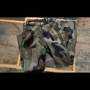 Camouflage distressed wide leg pants size M